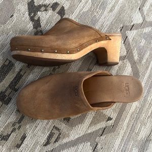 UGG suede clogs with soft insole for comfort and warmth. Great condition!